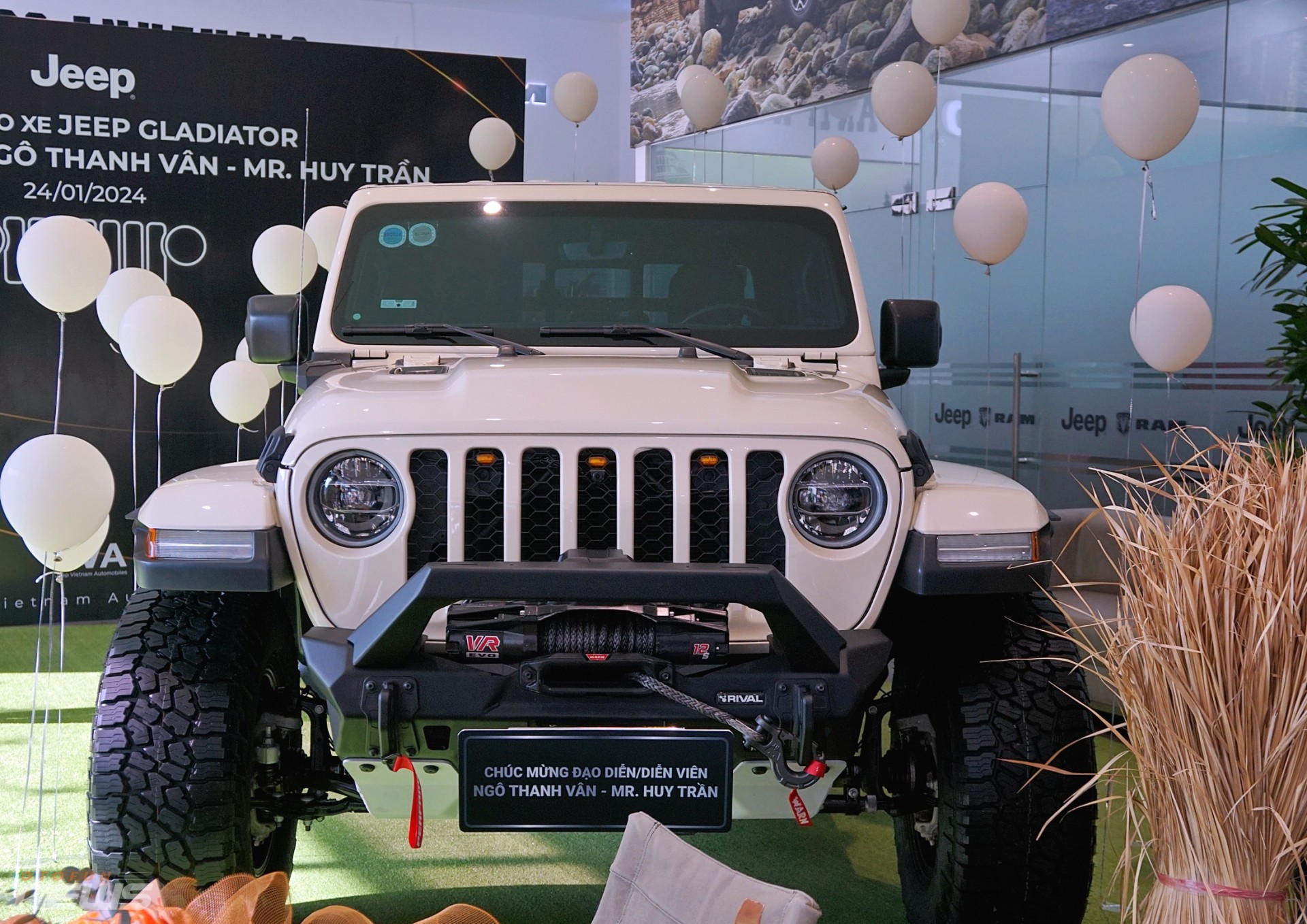 'Đả nữ' Ngô Thanh Vân được tặng Jeep Gladiator 'Đả nữ' Ngô Thanh Vân được tặng Jeep Gladiator