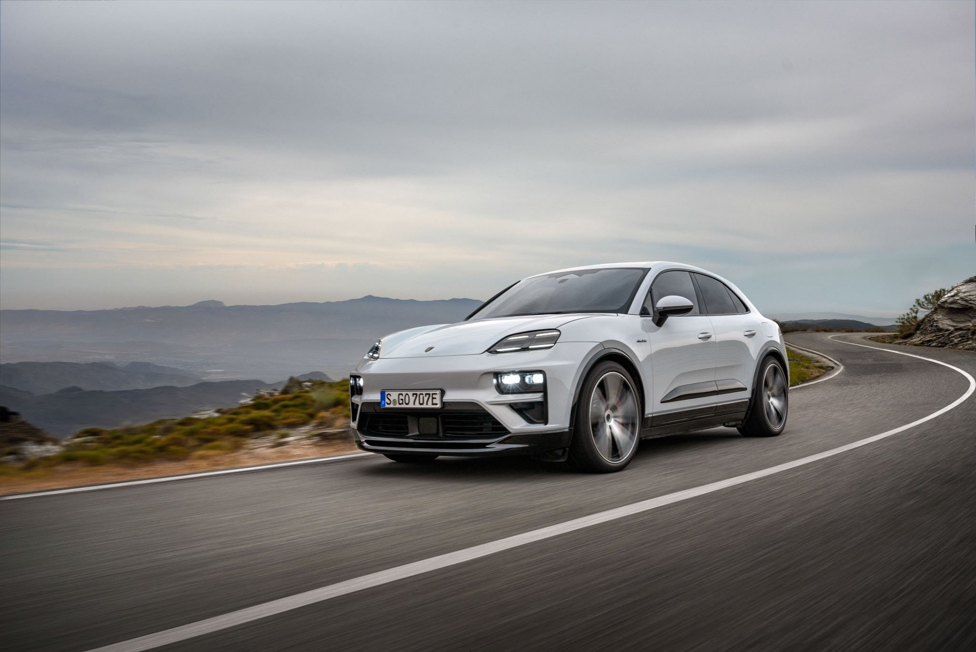 Porsche Macan EV 2024: SUV chạy điện đầu tiên của Porsche Porsche Macan EV 2024: SUV chạy điện đầu tiên của Porsche