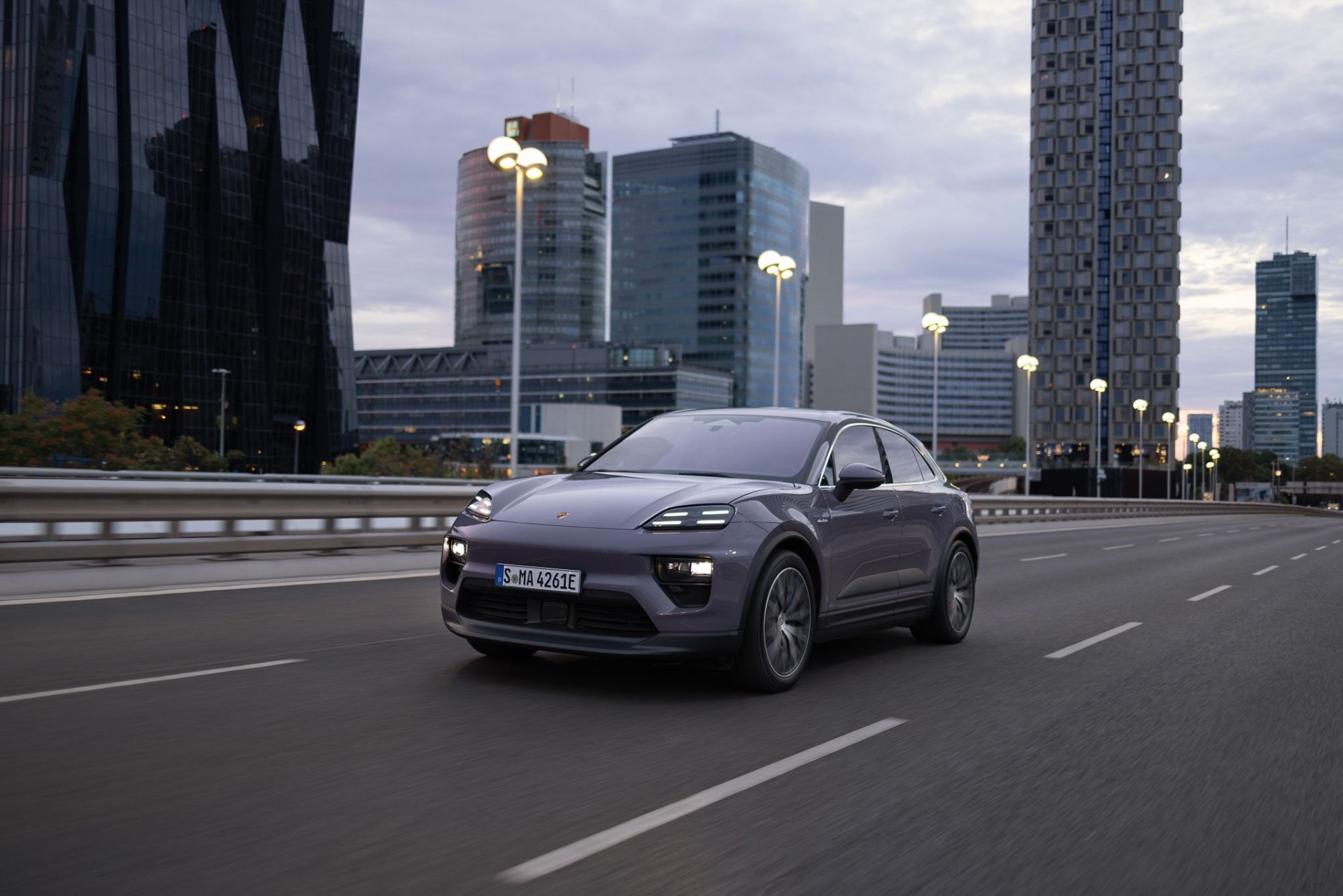 Porsche Macan EV 2024: SUV chạy điện đầu tiên của Porsche Porsche Macan EV 2024: SUV chạy điện đầu tiên của Porsche