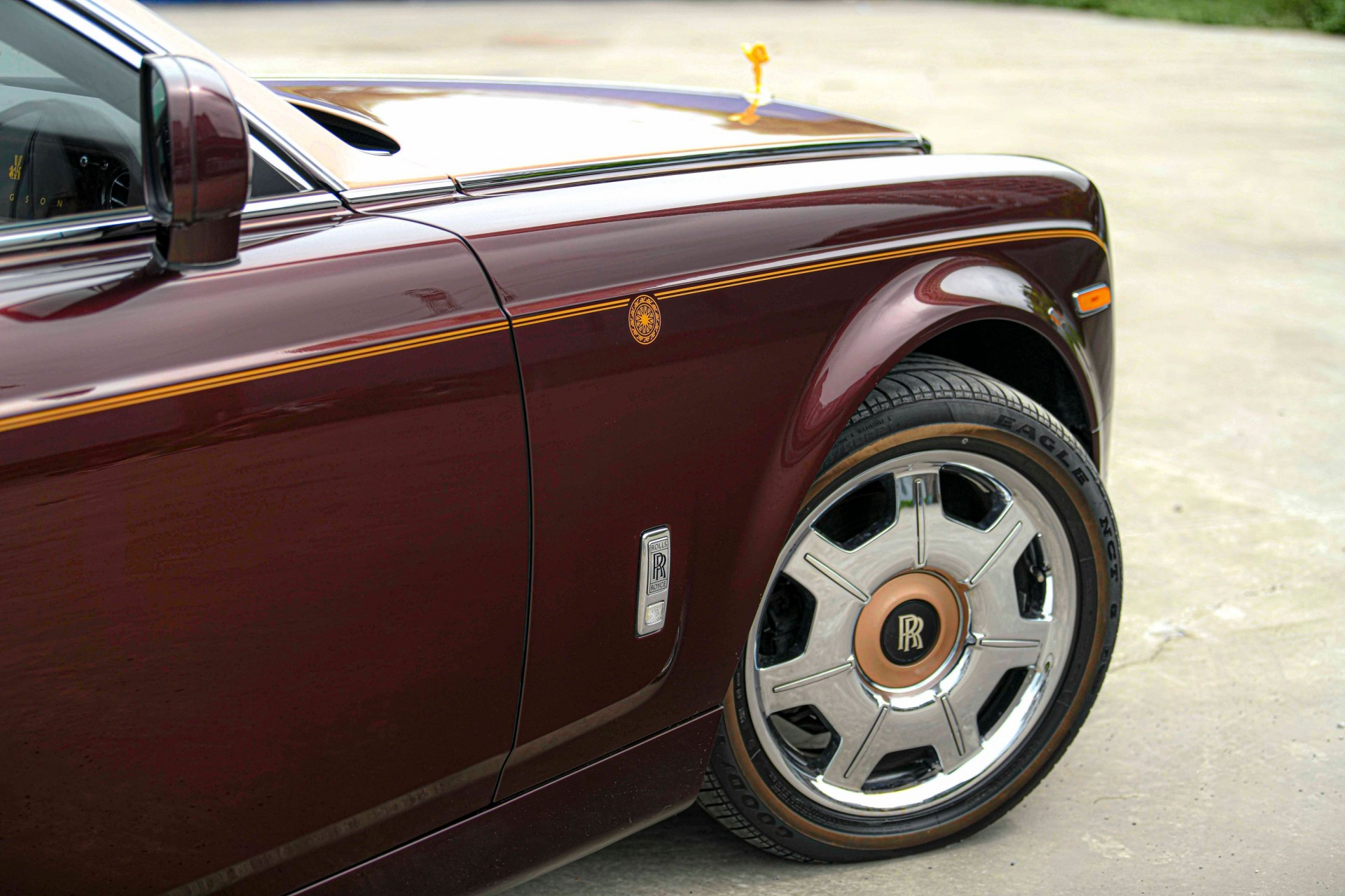 Ông trùm Rolls-Royce 'tự thú' cách bán xe Phantom Lửa Thiêng giá chênh hàng chục tỷ đồng Ông trùm Rolls-Royce 'tự thú' cách bán xe Phantom Lửa Thiêng giá chênh hàng chục tỷ đồng
