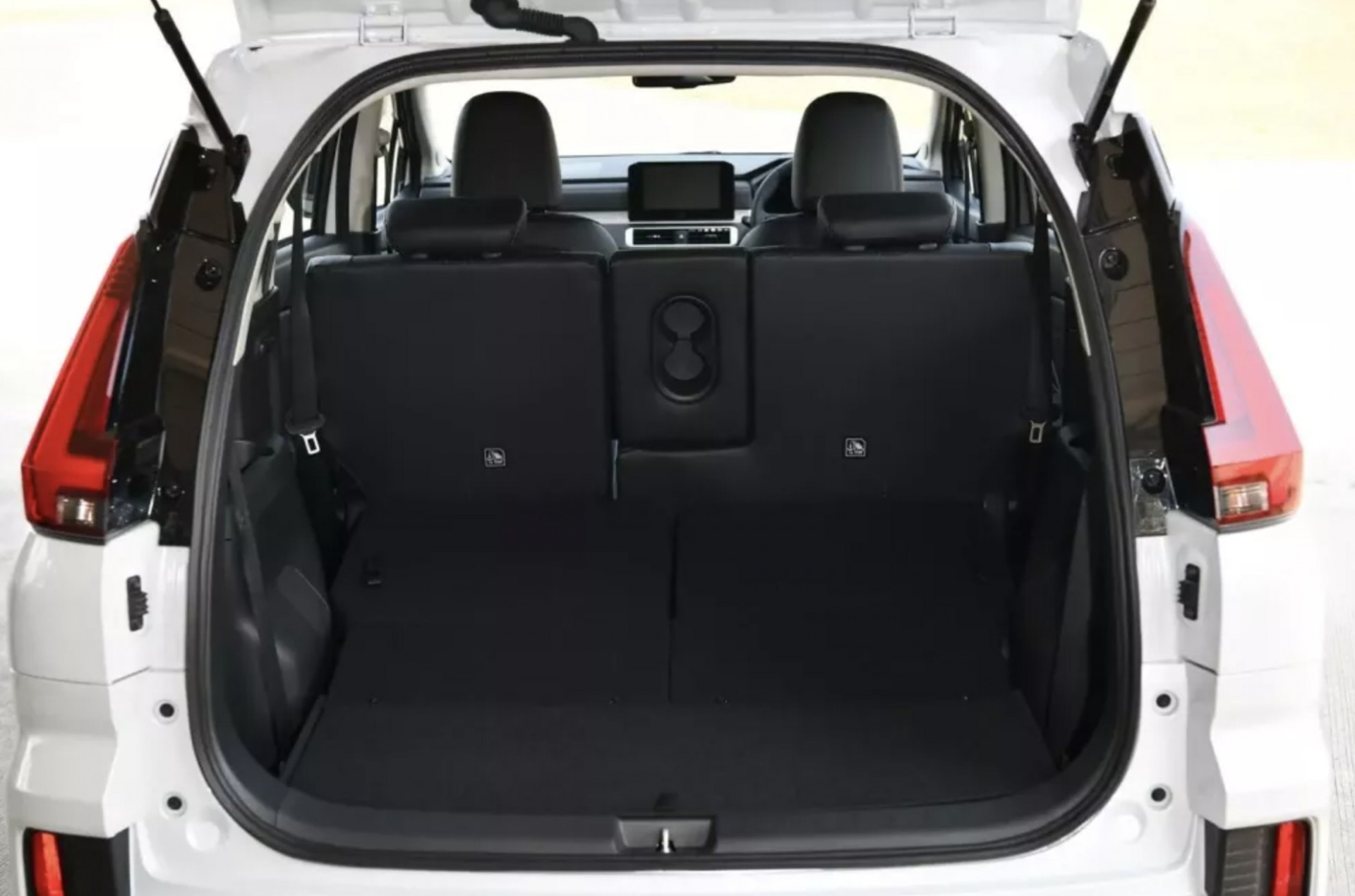 Mitsubishi Xpander ra mắt phiên bản HEV tiết kiệm nhiên liệu