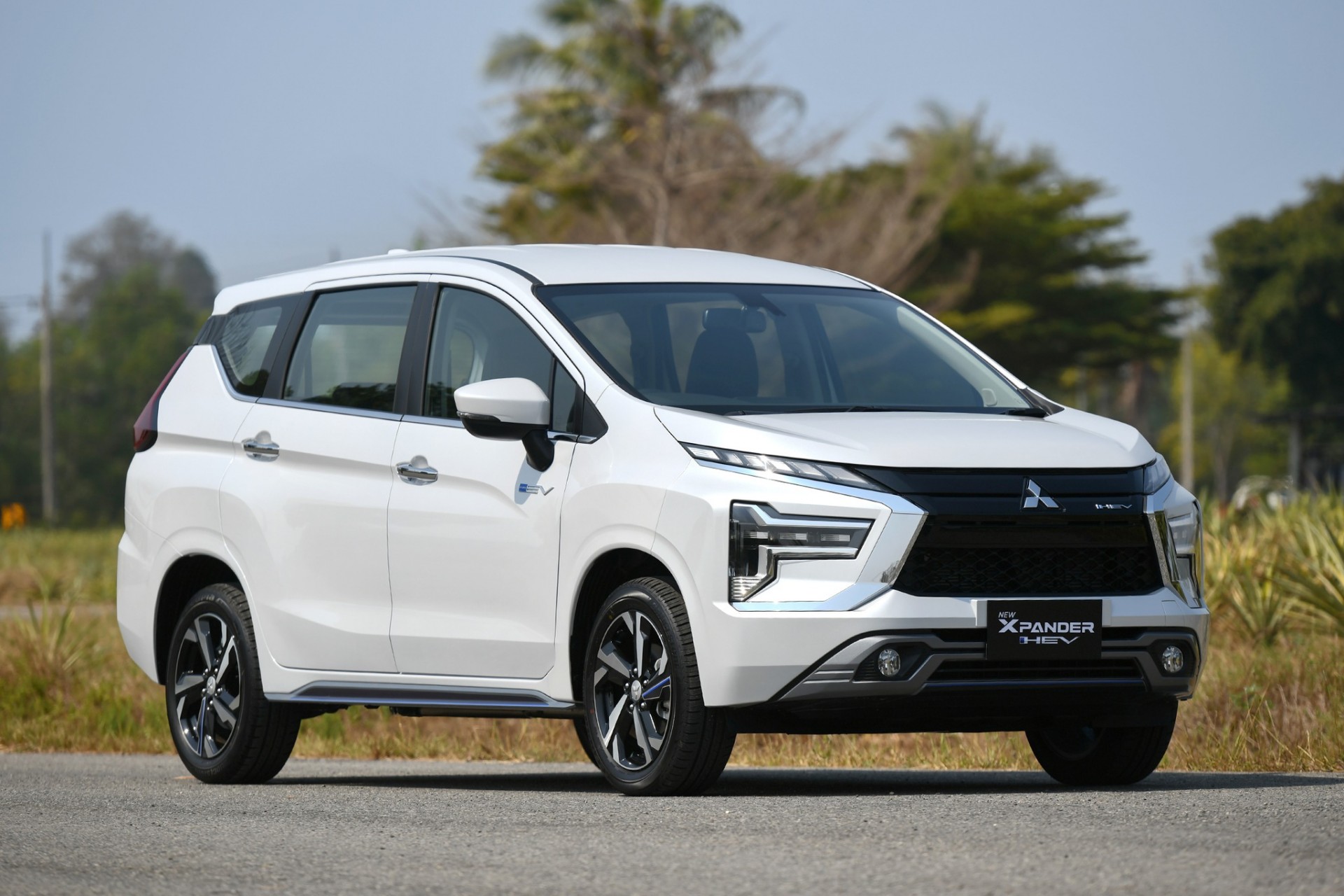 Mitsubishi Xpander ra mắt phiên bản HEV tiết kiệm nhiên liệu