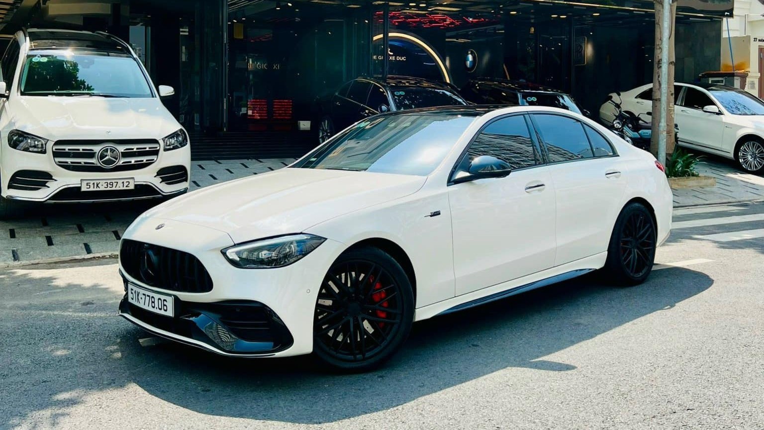 Mercedes-AMG C43 chỉ lăn bánh 5.500 km đã lỗ 500 triệu đồng