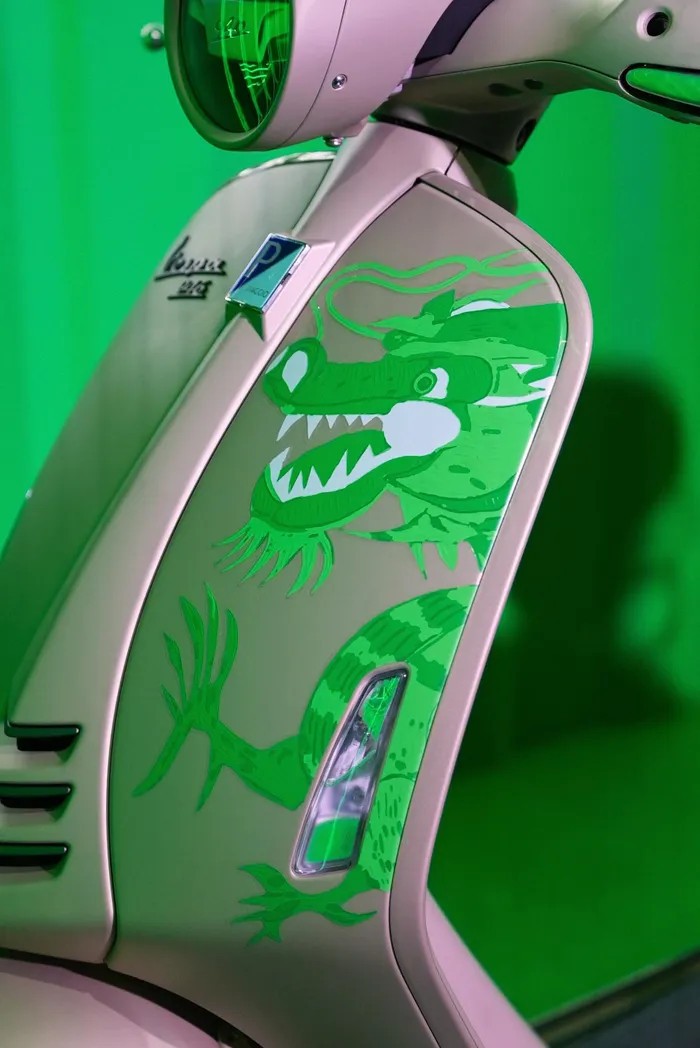 Hình ảnh thực tế Vespa 946 Dragon, dự kiến về Việt Nam vào tháng 4 Hình ảnh thực tế Vespa 946 Dragon, dự kiến về Việt Nam vào tháng 4