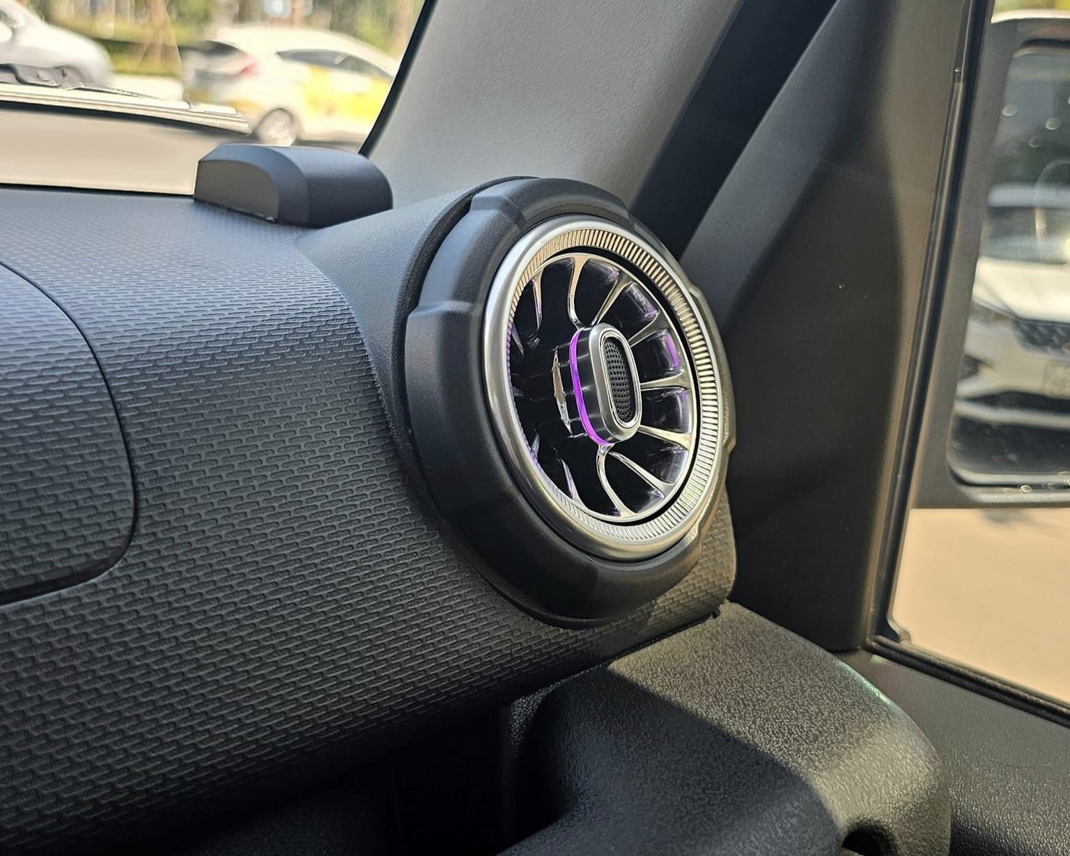 Chi tiết Suzuki Jimny 'hô biến' thành Mercedes-AMG G63 tại Việt Nam Chi tiết Suzuki Jimny 'hô biến' thành Mercedes-AMG G63 tại Việt Nam