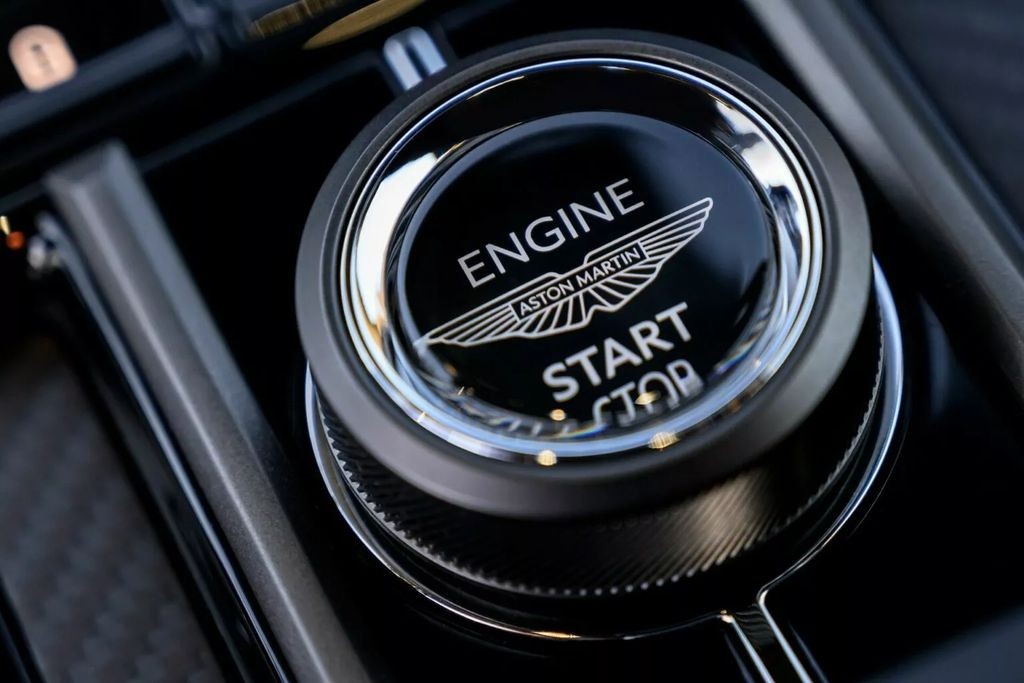 Aston Martin Vantage 2025: Chiếc xe thể thao tập trung vào người lái nhất từ trước đến nay