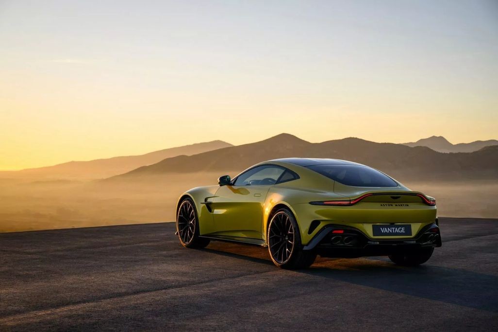 Aston Martin Vantage 2025: Chiếc xe thể thao tập trung vào người lái nhất từ trước đến nay
