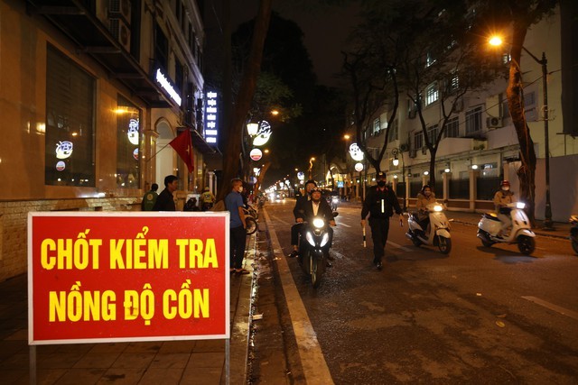 Các quy định về mức phạt vi phạm nồng độ cồn trong năm 2024 chốt kiểm tra vi phạm nồng độ cồn trong năm 2024