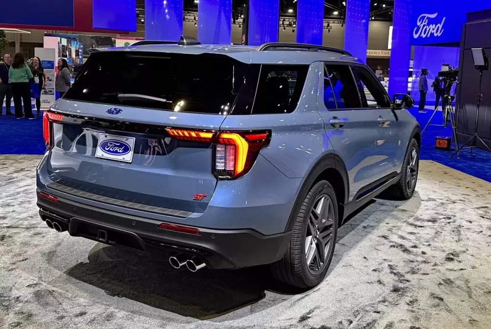 Cận cảnh Ford Explorer 2025 vừa ra mắt, có thêm tính năng lái bán tự động Cận cảnh Ford Explorer 2025 vừa ra mắt, có thêm tính năng lái bán tự động