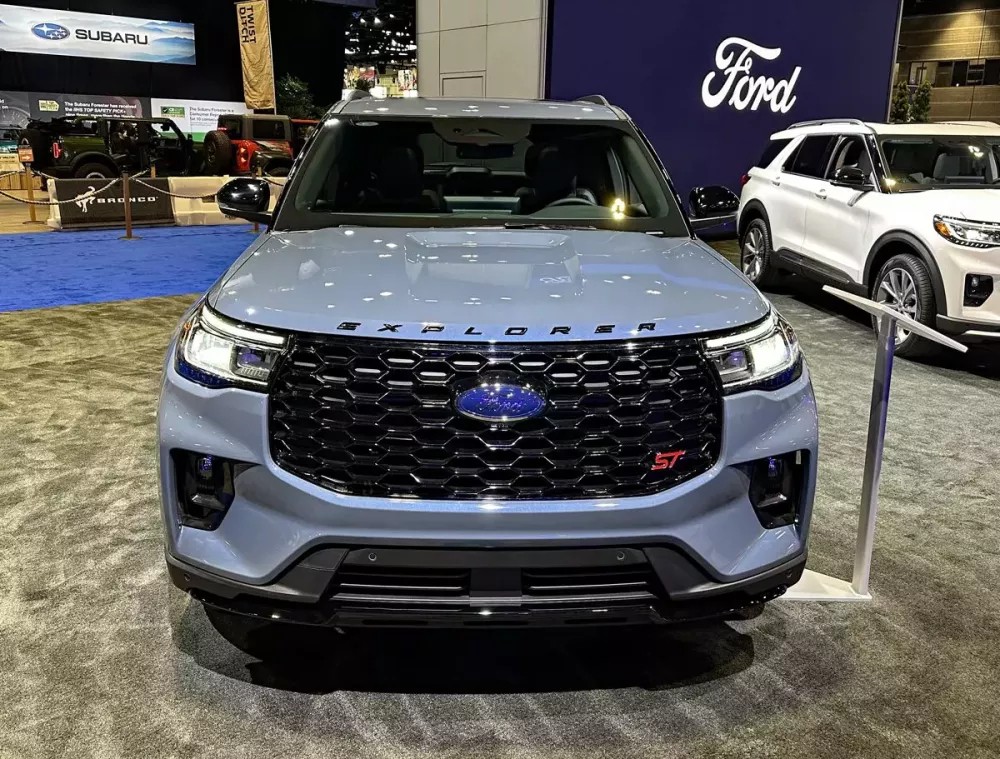 Cận cảnh Ford Explorer 2025 vừa ra mắt, có thêm tính năng lái bán tự động Cận cảnh Ford Explorer 2025 vừa ra mắt, có thêm tính năng lái bán tự động