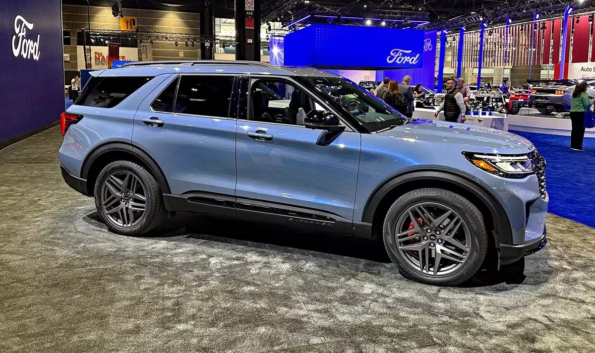 Cận cảnh Ford Explorer 2025 vừa ra mắt, có thêm tính năng lái bán tự động Cận cảnh Ford Explorer 2025 vừa ra mắt, có thêm tính năng lái bán tự động