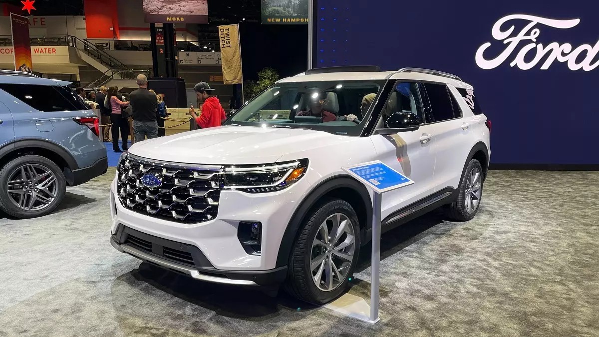 Cận cảnh Ford Explorer 2025 vừa ra mắt, có thêm tính năng lái bán tự động Cận cảnh Ford Explorer 2025 vừa ra mắt, có thêm tính năng lái bán tự động
