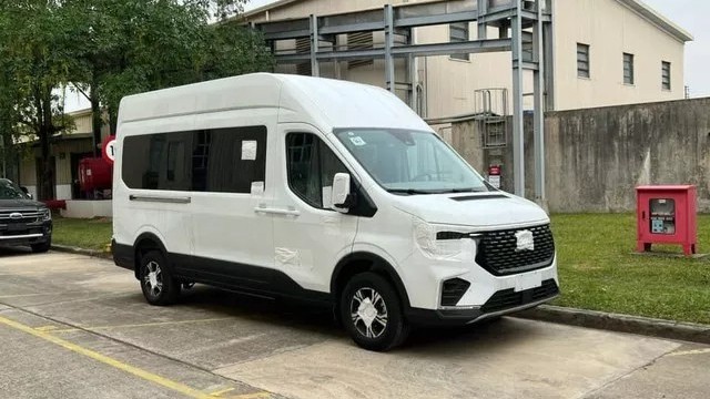 Đại lý nhận đặt cọc Ford Transit thế hệ mới, giá dự kiến từ 889 triệu đồng