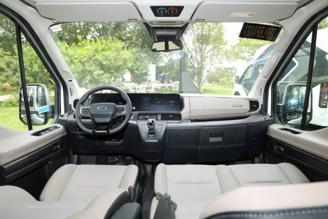 Đại lý nhận đặt cọc Ford Transit thế hệ mới, giá dự kiến từ 889 triệu đồng Đại lý nhận đặt cọc Ford Transit thế hệ mới, giá dự kiến từ 889 triệu đồng