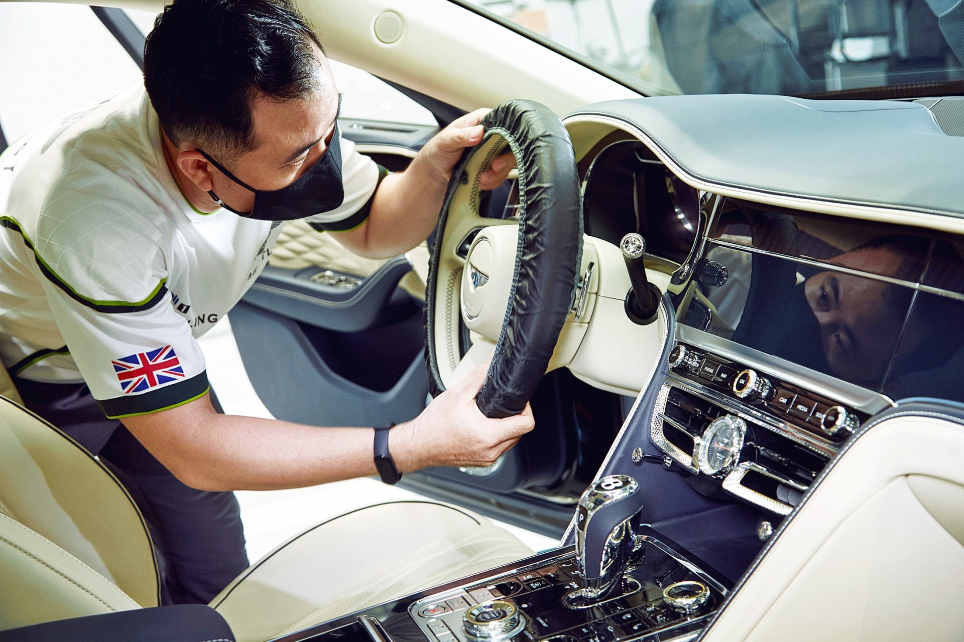 Bentley ra mắt dịch vụ kinh doanh xe đã qua sử dụng tại Việt Nam Bentley ra mắt dịch vụ kinh doanh xe đã qua sử dụng tại Việt Nam
