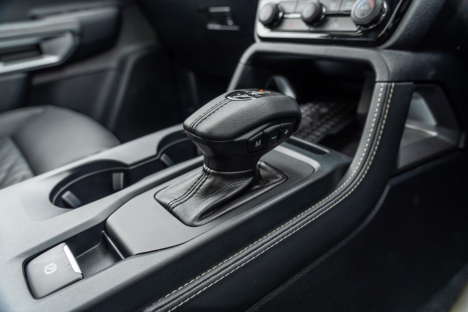 Ford Everest Platinum 2024 ra mắt tại Thái Lan, với trang bị mà người dùng Việt 'thèm cũng chẳng có''