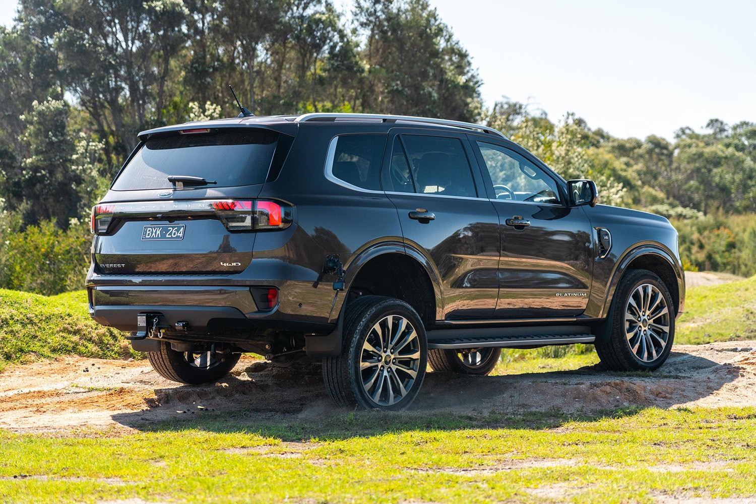 Ford Everest Platinum 2024 ra mắt tại Thái Lan, với trang bị mà người dùng Việt 'thèm cũng chẳng có''