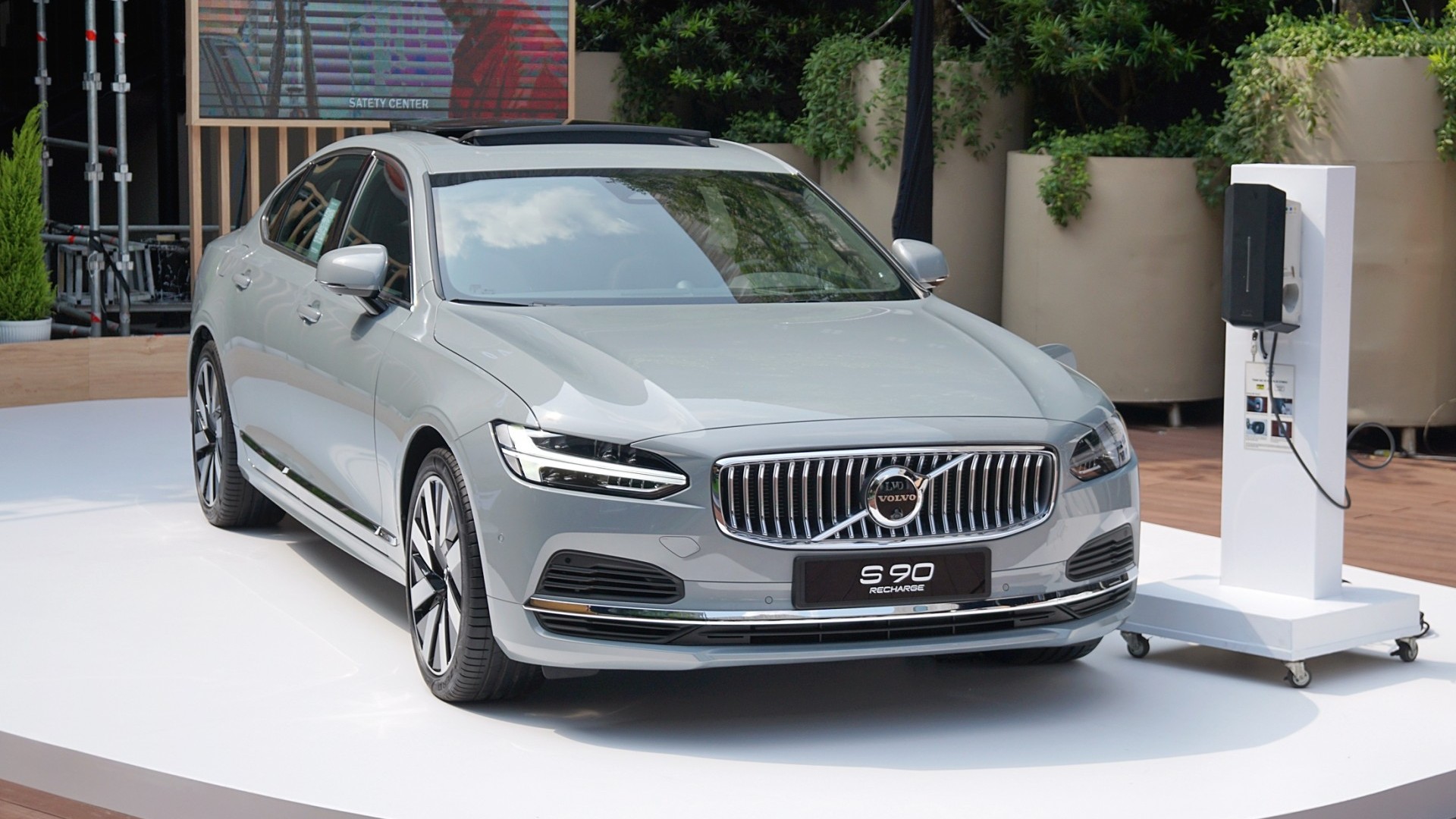 Volvo S90 Recharge ra mắt khách hàng Việt với giá 2,89 tỷ đồng
