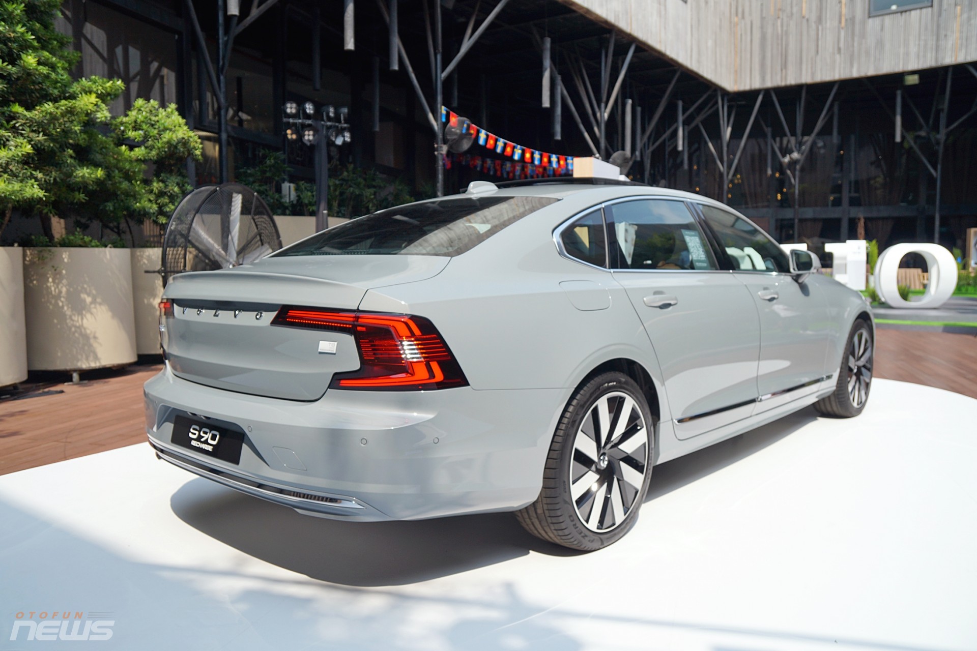 Volvo S90 Recharge ra mắt khách hàng Việt với giá 2,89 tỷ đồng