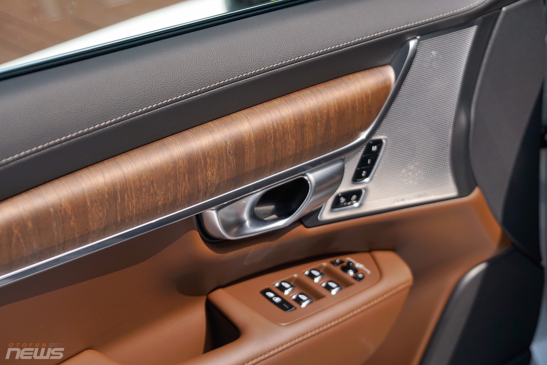 Volvo S90 Recharge ra mắt khách hàng Việt với giá 2,89 tỷ đồng