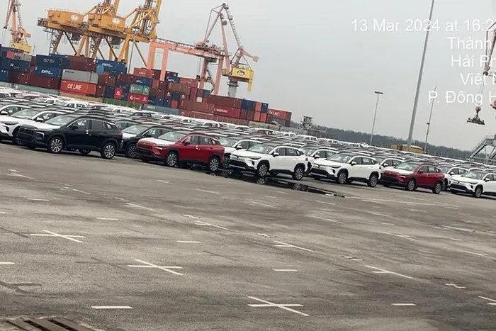 Lộ ảnh hàng trăm xe Toyota Corolla Cross 2024 cập cảng Việt Nam Lộ ảnh hàng trăm xe Toyota Corolla Cross 2024 cập cảng Việt Nam