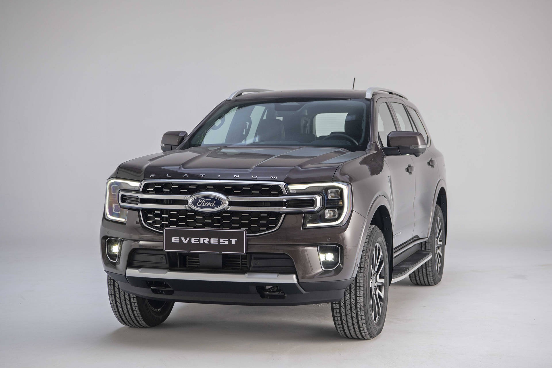 Ford ra mắt bộ đôi Ranger Stormtrak và Everest Platinum tại Việt Nam
