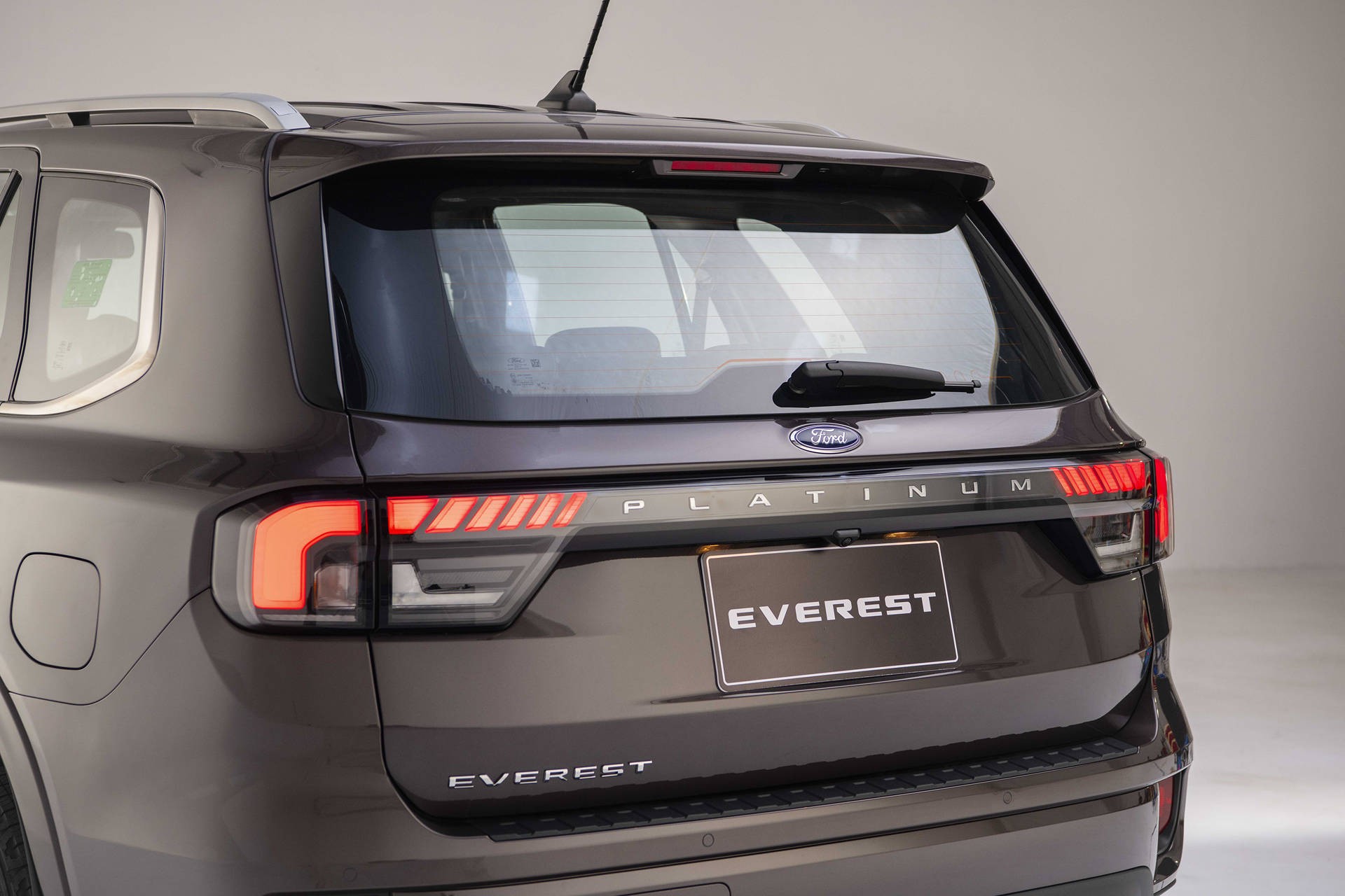Ford Việt Nam công bố Everest Platinum và Ranger Stormtrak