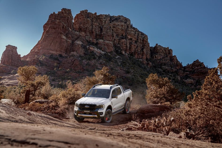 Ford ra mắt bộ đôi Ranger Stormtrak và Everest Platinum tại Việt Nam