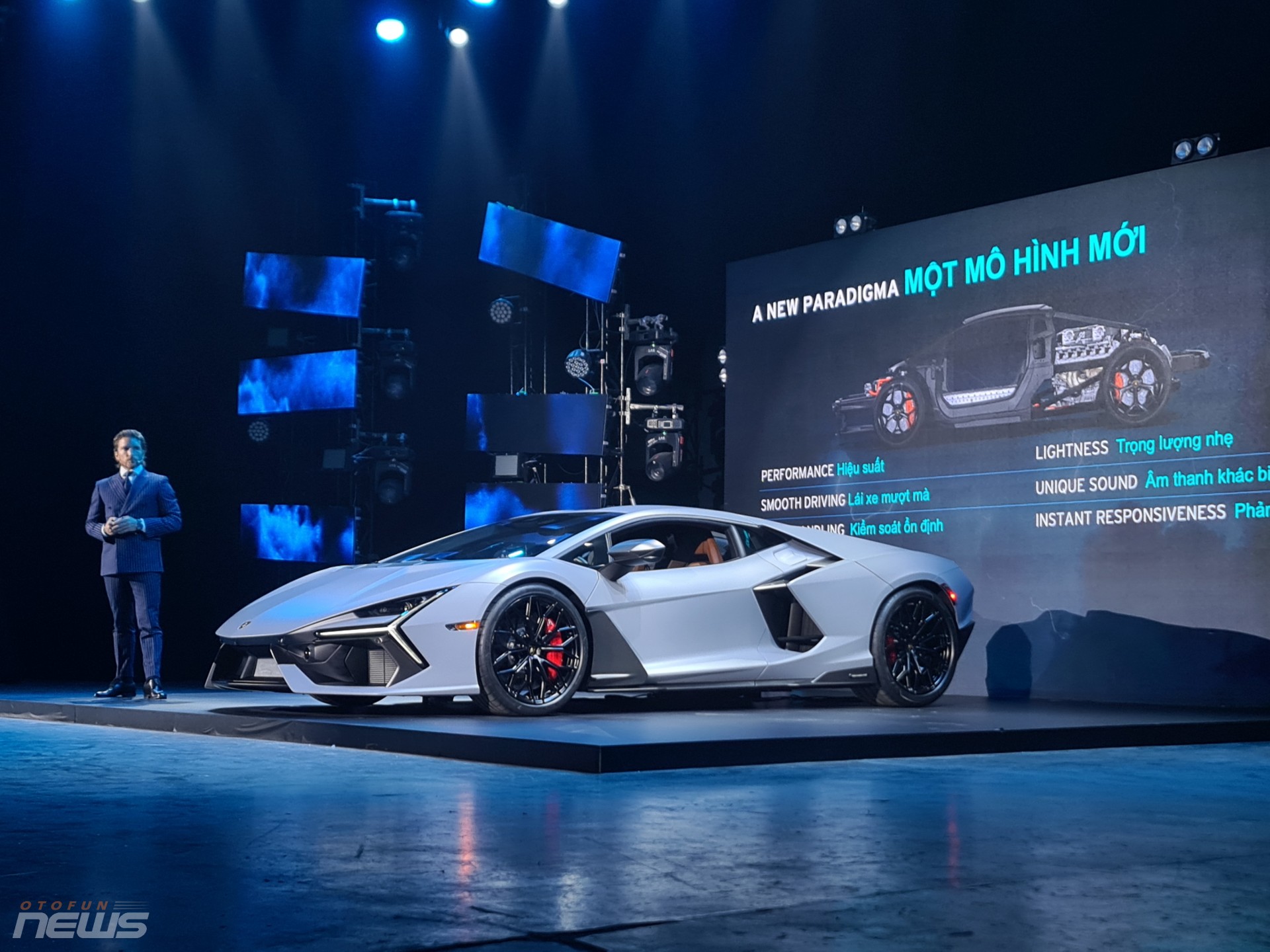 Siêu bò Lamborghini Revuelto được chào bán tại Việt Nam với giá 44 tỷ đồng Siêu bò Lamborghini Revuelto được chào bán tại Việt Nam với giá 44 tỷ đồng
