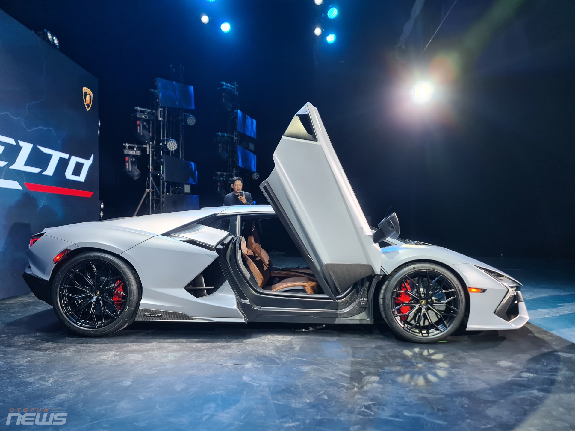 Cửa cắt kéo Lamborghini Revuelto gặp lỗi, nguy cơ gây thương tích cho người dùng Cửa cắt kéo Lamborghini Revuelto gặp lỗi