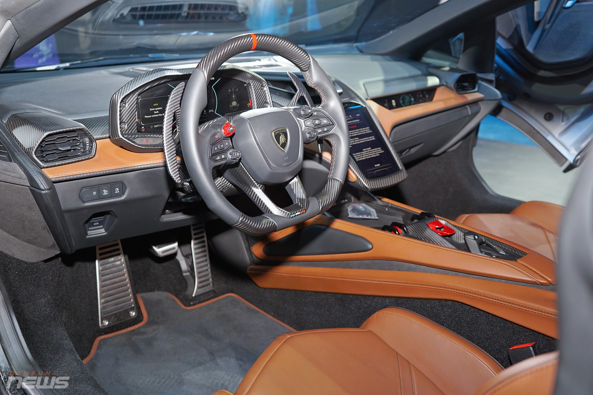 Siêu bò Lamborghini Revuelto được chào bán tại Việt Nam với giá 44 tỷ đồng Siêu bò Lamborghini Revuelto được chào bán tại Việt Nam với giá 44 tỷ đồng