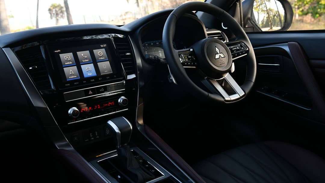 Mitsubishi Pajero Sport 2024  ra mắt tại Thái Lan