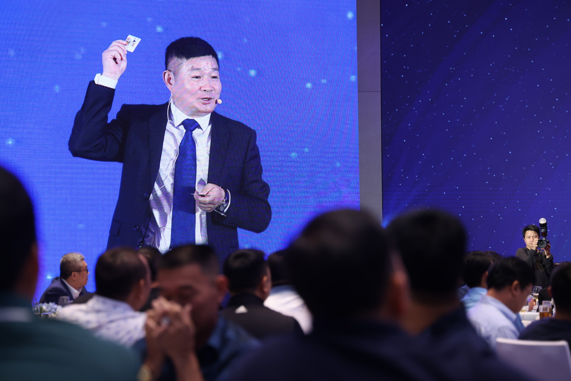 Hoành tráng đêm tiệc "Made by Gree" hội tụ hơn 300 Anh tài Điện lạnh của Gree Việt Nam Hoành tráng đêm tiệc "Made by Gree" hội tụ hơn 300 Anh tài Điện lạnh của Gree Việt Nam