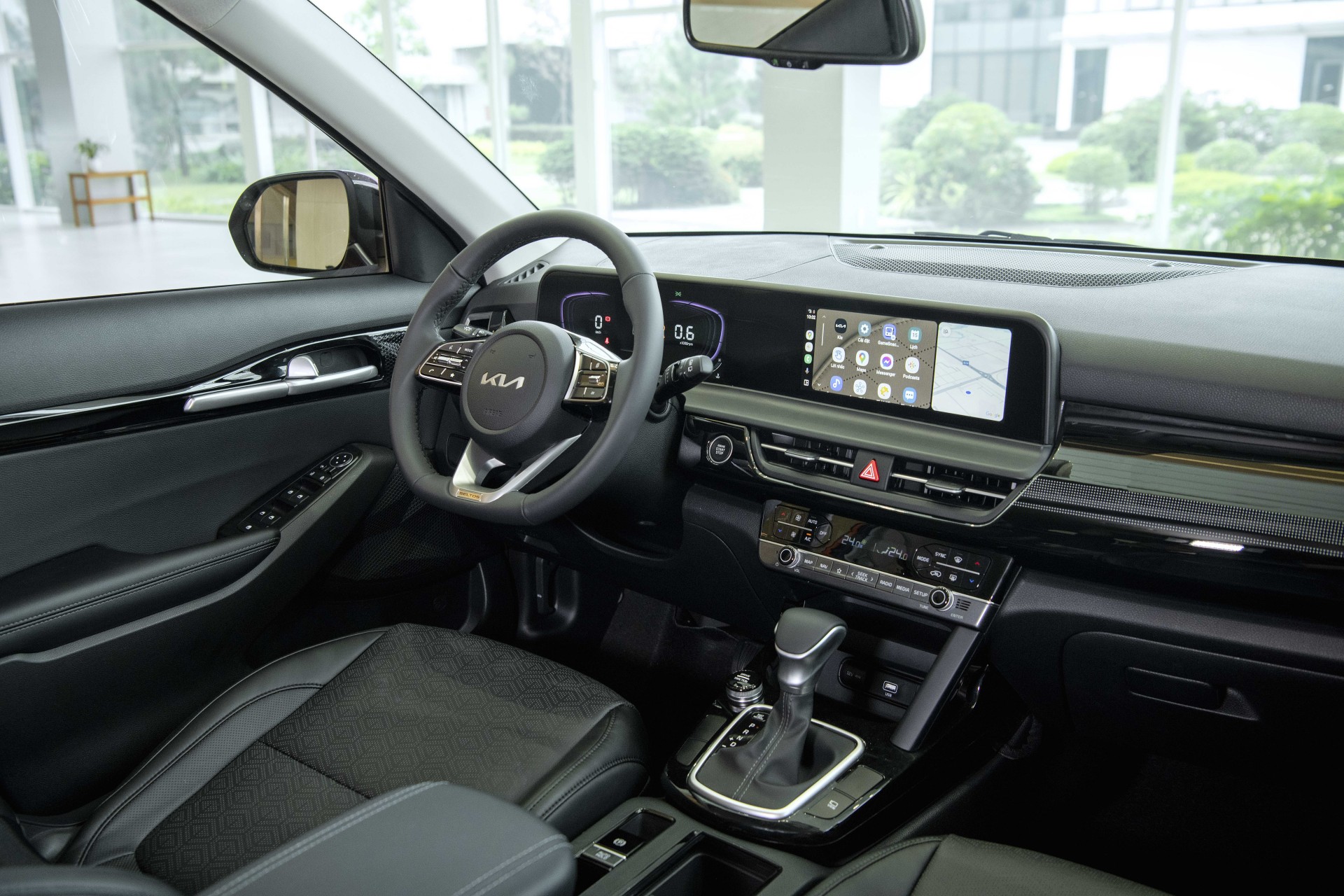 Kia Seltos giá 599 triệu đồng, giảm để cạnh tranh Mitsubishi Xforce, Hyundai Creta