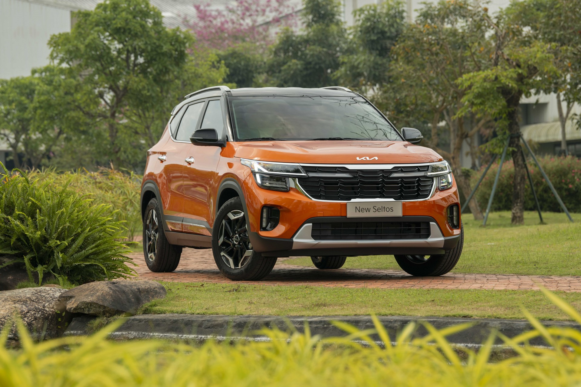 Kia Seltos giá 599 triệu đồng, giảm để cạnh tranh Mitsubishi Xforce, Hyundai Creta