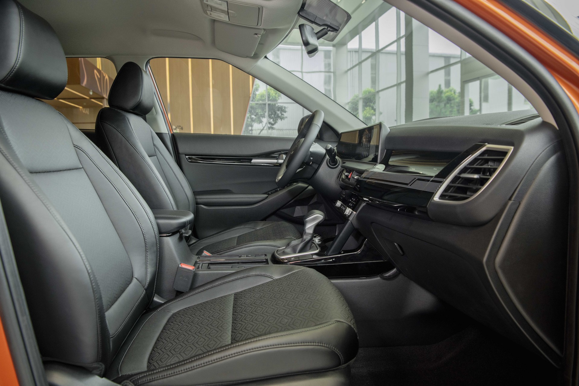 Kia Seltos giá 599 triệu đồng, giảm để cạnh tranh Mitsubishi Xforce, Hyundai Creta