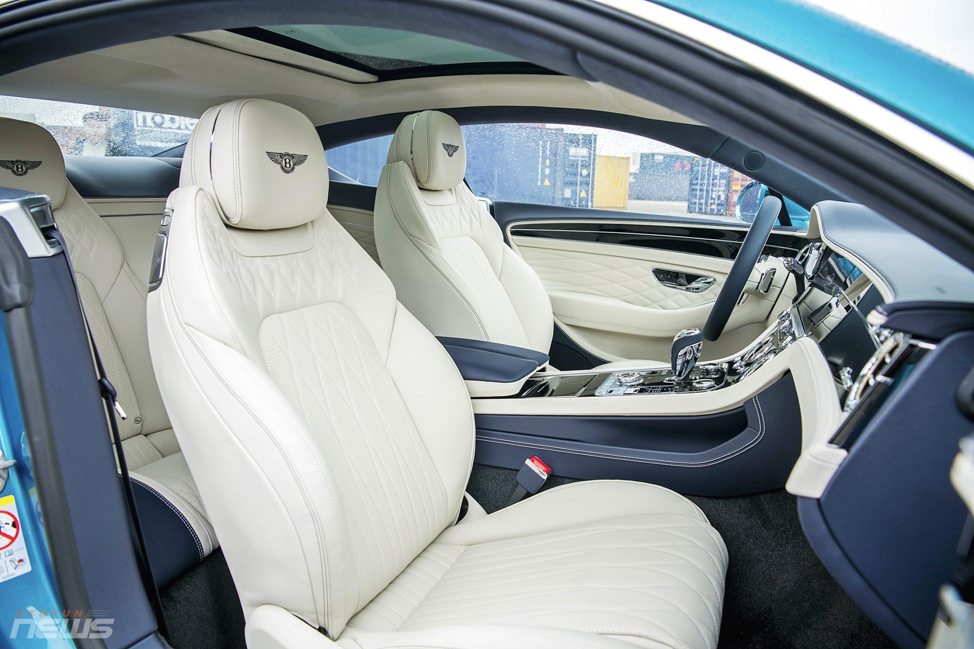 Bentley Continental GT Azure V8 đầu tiên Việt Nam đã xuất hiện