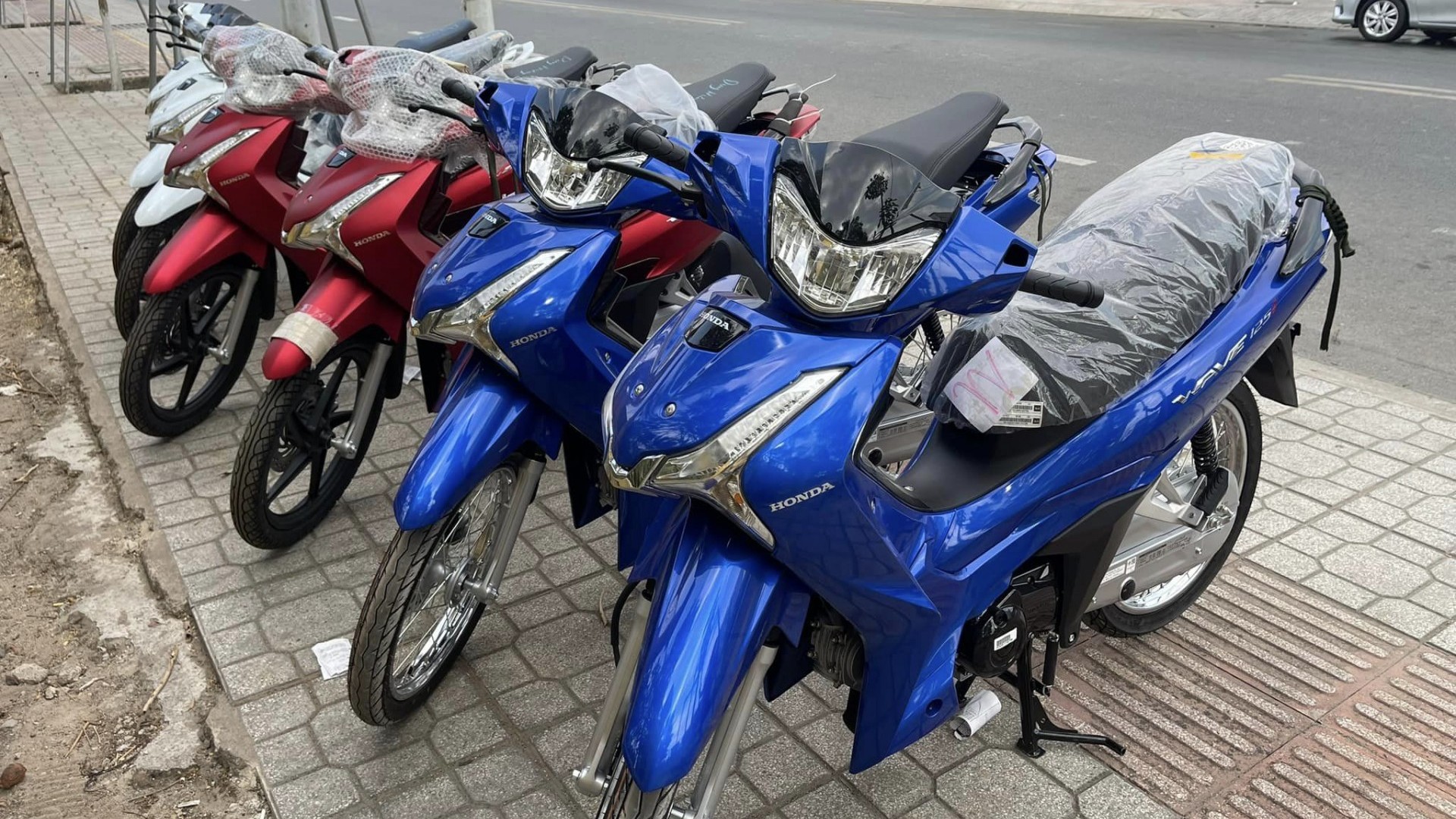 Honda Wave 125i 2024 nhập khẩu Thái Lan giá hơn 60 triệu đồng
