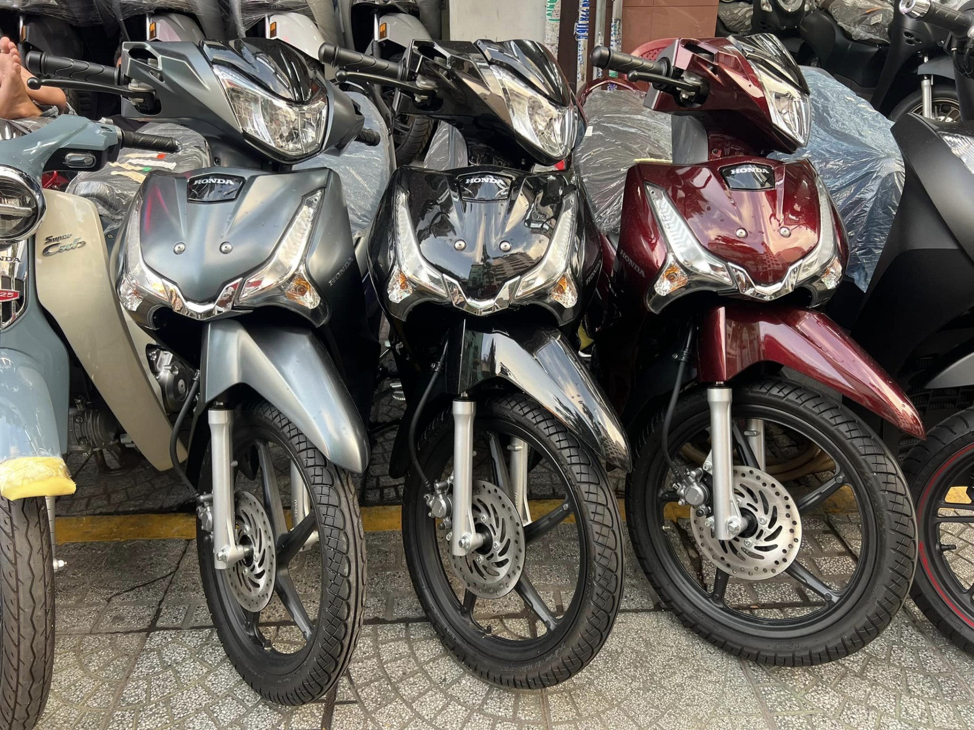 Cận cảnh Honda Wave 125i 2024 nhập Thái Lan với giá hơn 60 triệu đồng