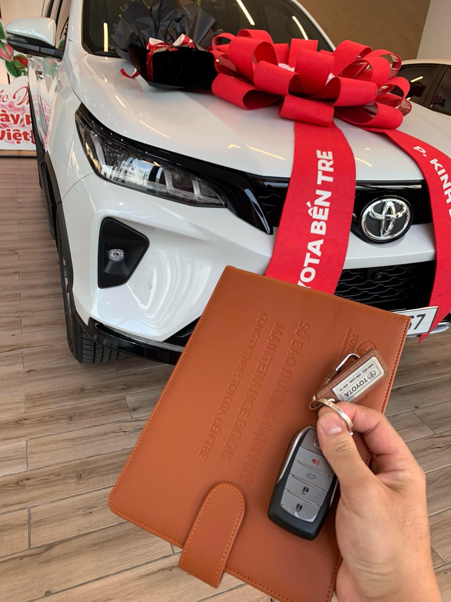 Thực hư câu chuyện khách hàng mua xe Toyota Fortuner Legender bị bắt phải ký cam kết dùng dầu 0.001S Thực hư câu chuyện khách hàng mua xe Toyota Fortuner Legender bị bắt phải ký cam kết dùng dầu 0.001S