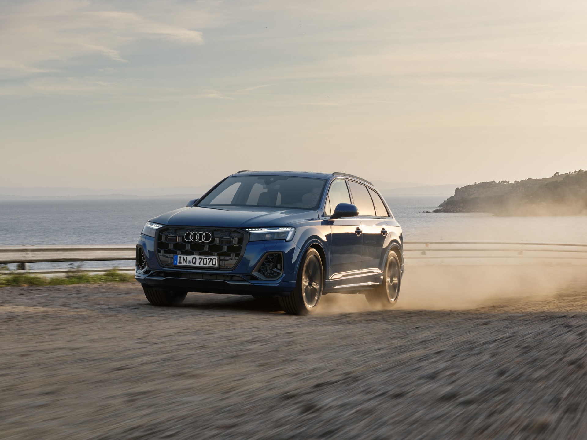 Audi Q7 ra mắt khách Việt với giá 3,4 tỷ đồng Audi Q7 ra mắt khách Việt với giá 3,4 tỷ đồng