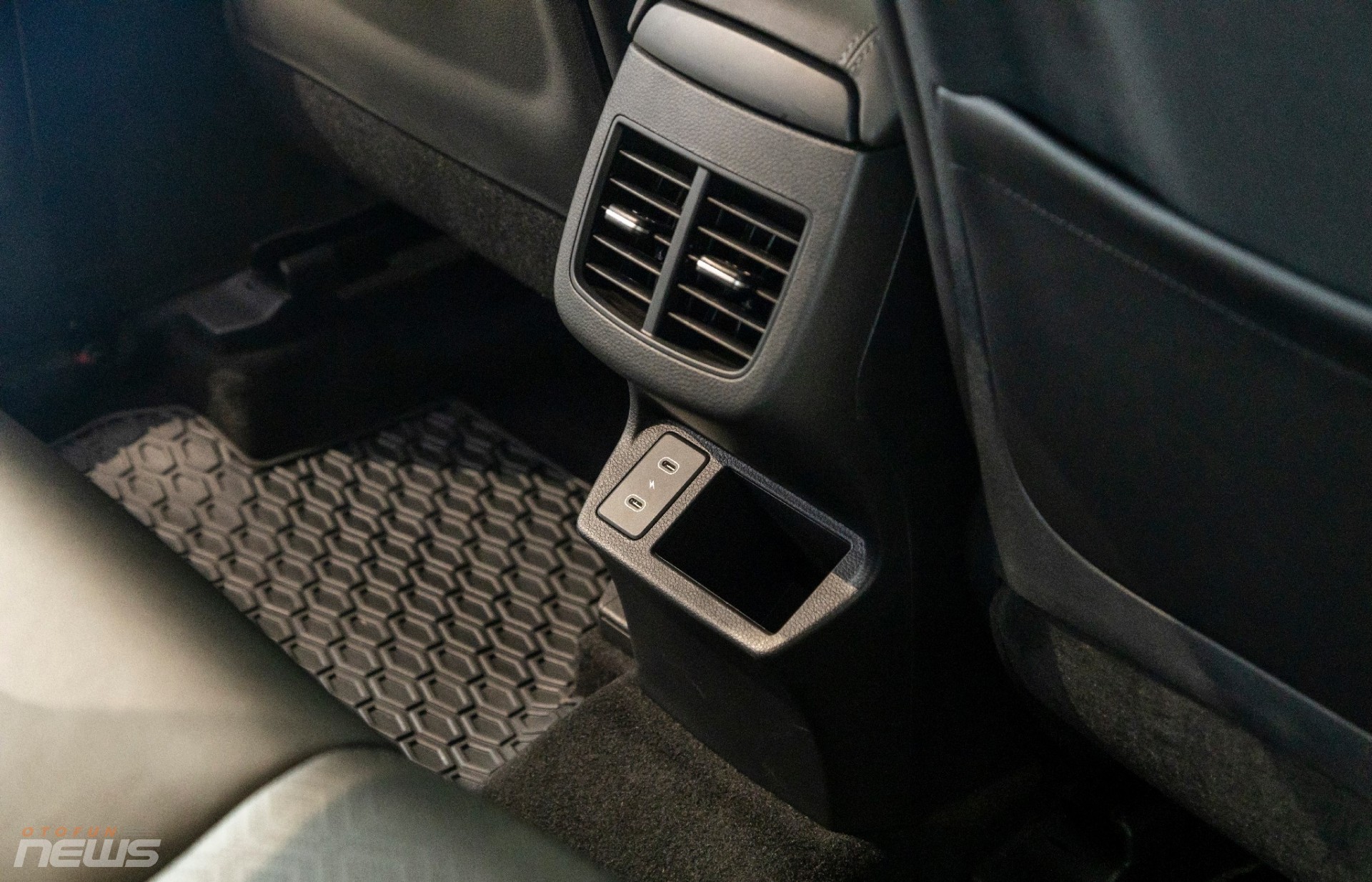 Chi tiết Kia Seltos 1.5 Premium: Những nâng cấp có tương xứng với mức giá tăng hàng chục triệu Chi tiết Kia Seltos 1.5 Premium: Những nâng cấp có tương xứng với mức giá tăng hàng chục triệu