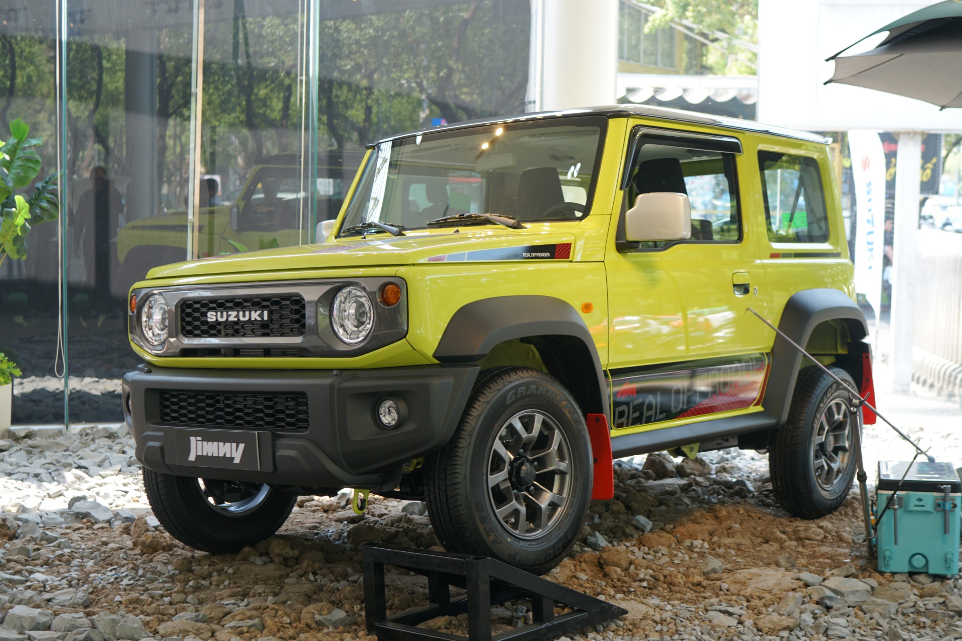 undefined Suzuki Jimny 2024 chính thức ra mắt sau nhiều lần lỡ hẹn, giá chỉ 789 triệu đồng