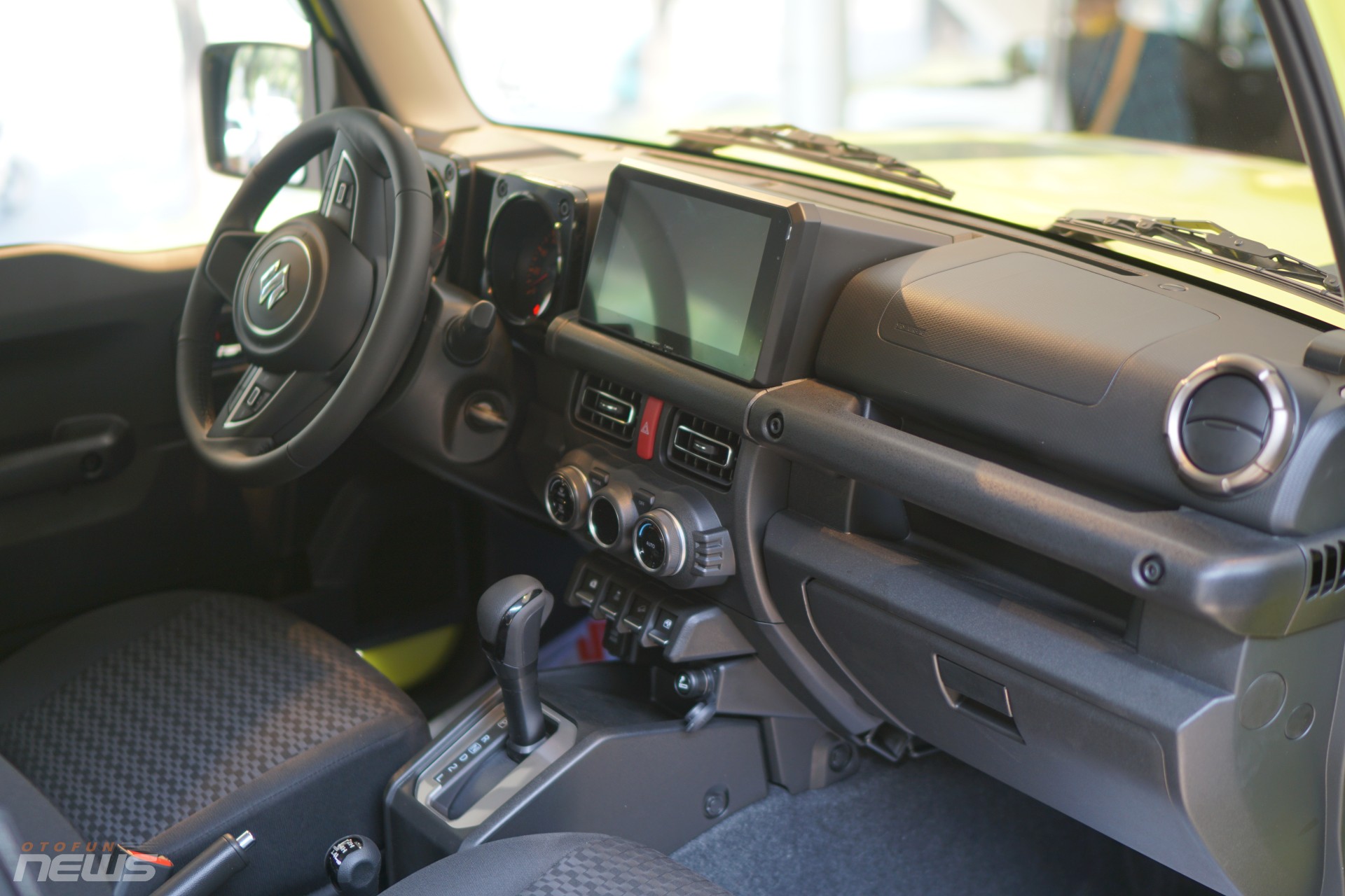 Giá lăn bánh Suzuki Jimny lên tới hơn 900 triệu đồng Giá lăn bánh Suzuki Jimny lên tới hơn 900 triệu đồng