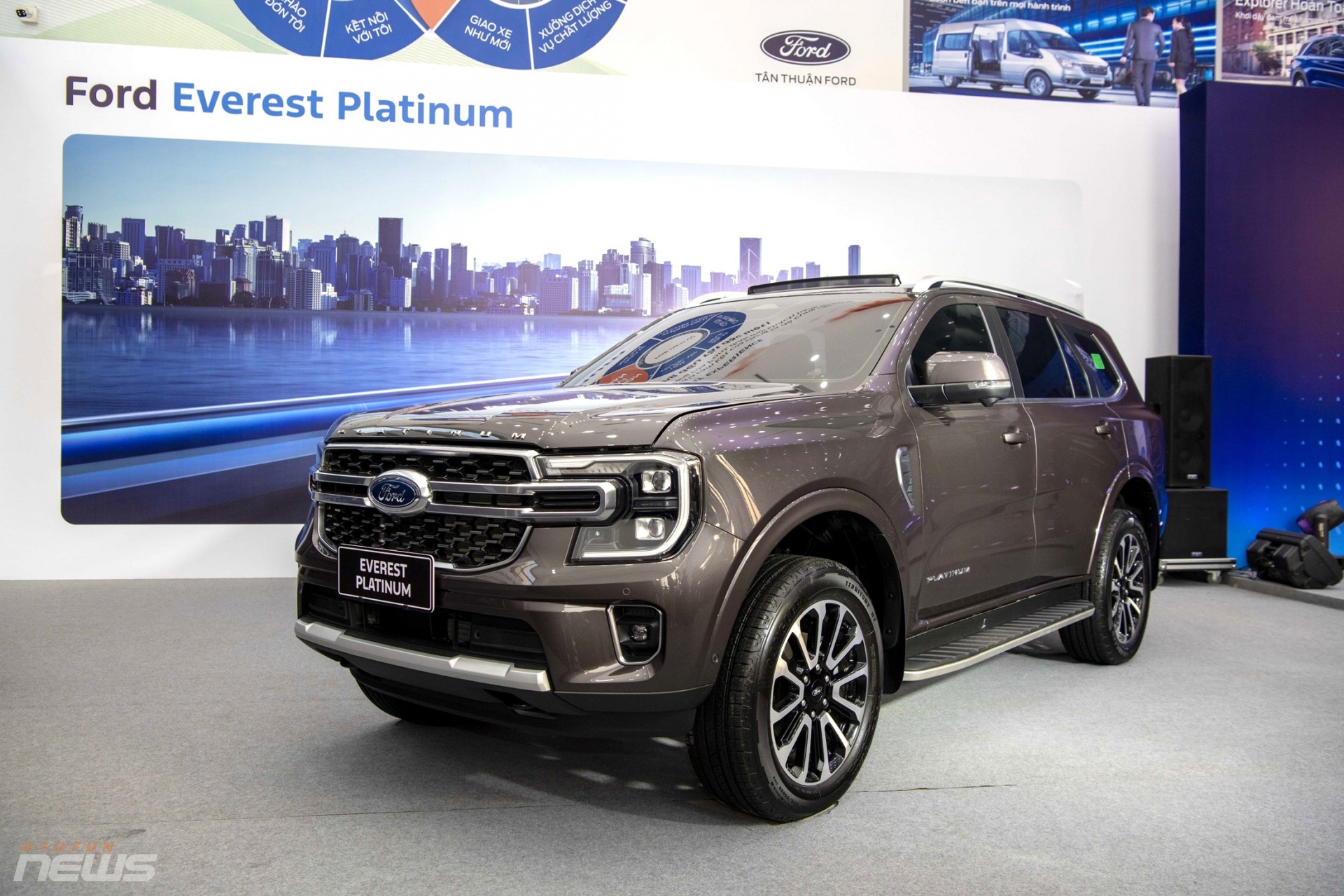 Soi chi tiết bộ đôi Ford Everest Platinum và Ranger Stormtrak vừa ra mắt Soi chi tiết bộ đôi Ford Everest Platinum và Ranger Stormtrak vừa ra mắt