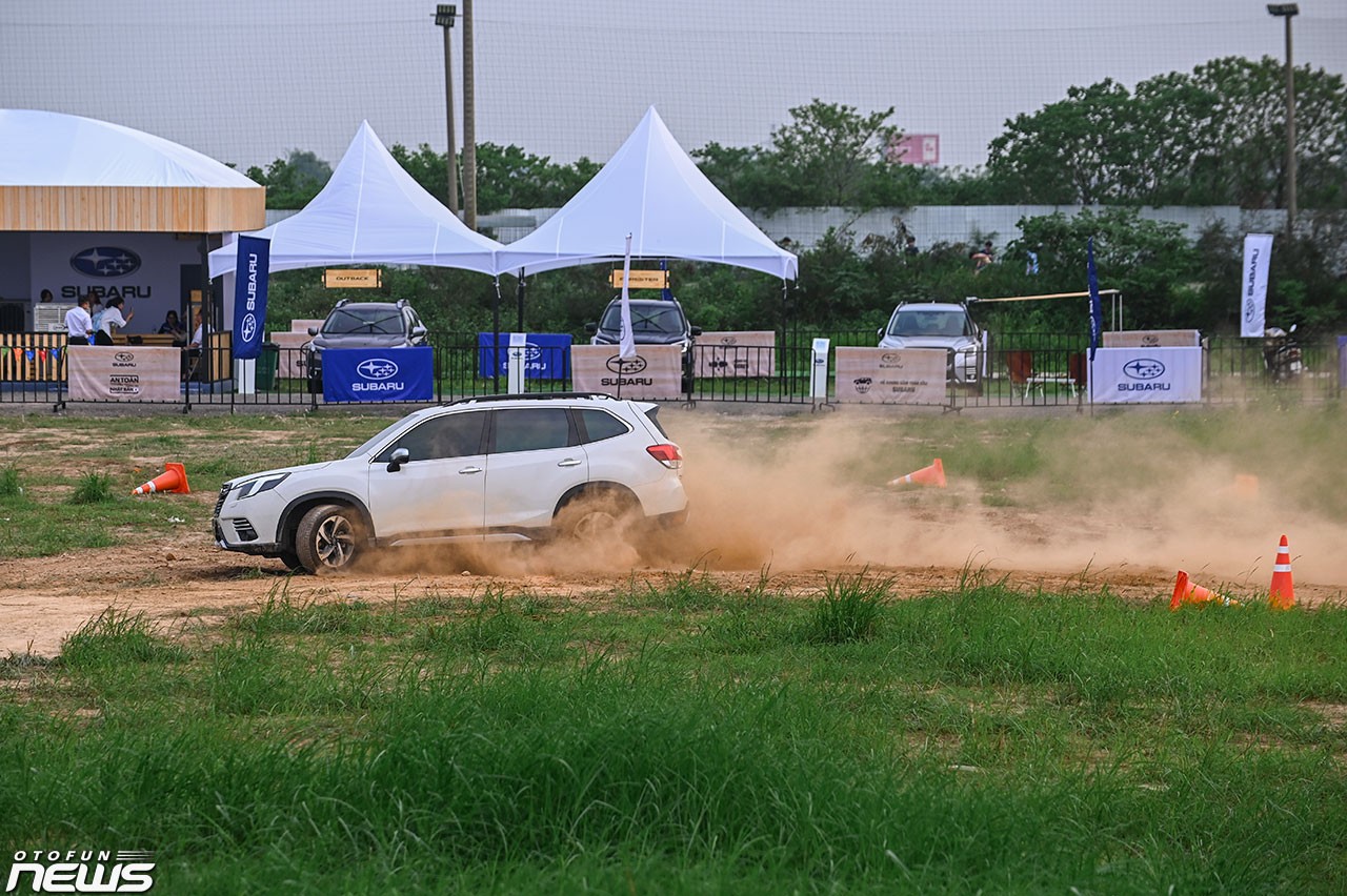 Cùng Subaru Forester lội nước, đi vách nghiêng, leo dốc cao tại thủ đô Hà Nội Cùng Subaru Forester lội nước, đi vách nghiêng, leo dốc cao tại thủ đô Hà Nội