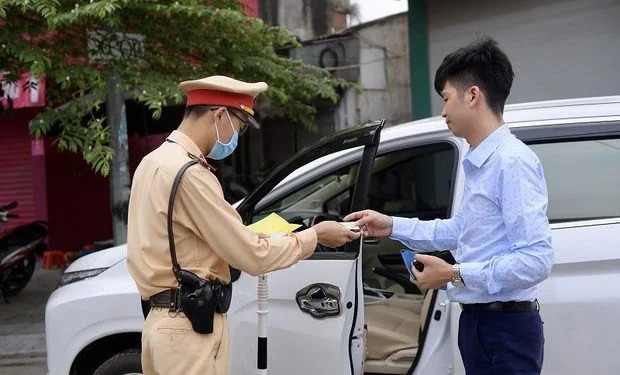 Xe quá hạn đăng kiểm đi đăng kiểm có bị phạt không?