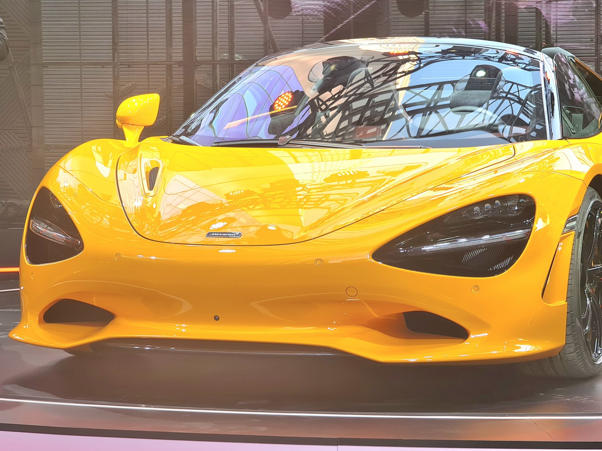 undefined Siêu xe McLaren 750S Spider ra mắt tại Việt Nam với giá bán khởi điểm từ 21,7 tỷ đồng