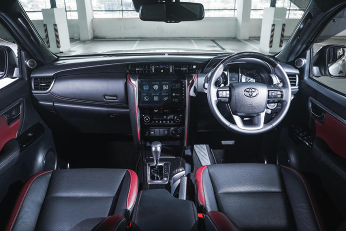 Toyota Fortuner hybrid đầu tiên ra mắt Toyota Fortuner hybrid đầu tiên ra mắt