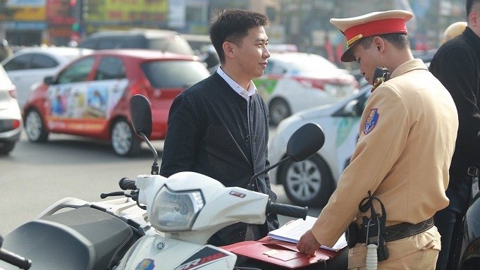 Bị giam xe 7 ngày, phạt bao nhiêu tiền?